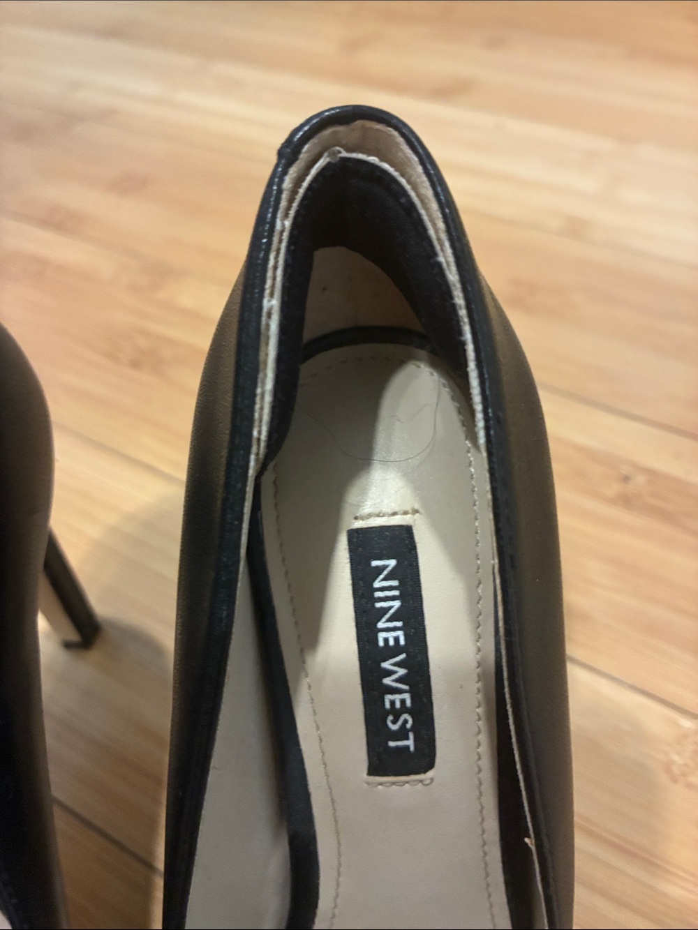 Nine West Black Leather Pointed Toe Stilettos sz 6 1/2 - Picture 4 of 6
